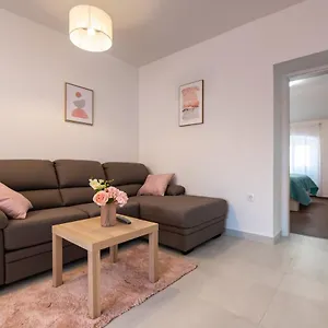 https://antique-center-pula.pula-hotels.org
